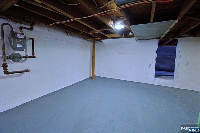 Building Photo - 16 Clarke St