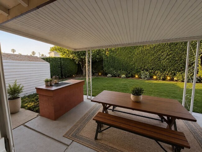 Building Photo - 6209 Pinecreek Way