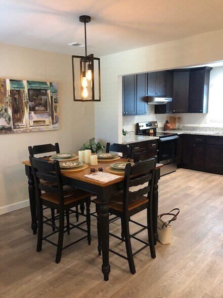 Dining area - 80 Portola Way
