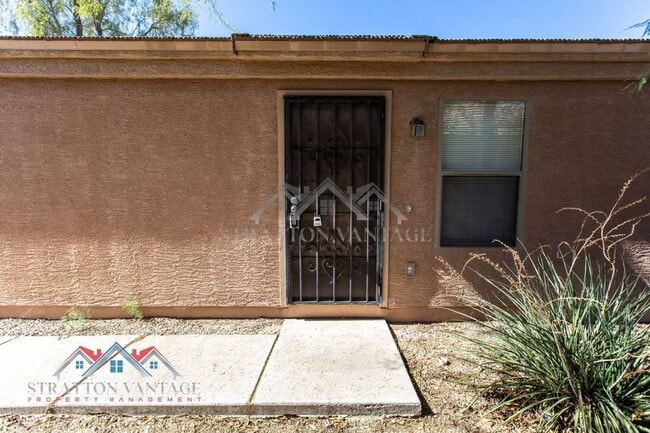 Building Photo - 6714 E Flynn Ave