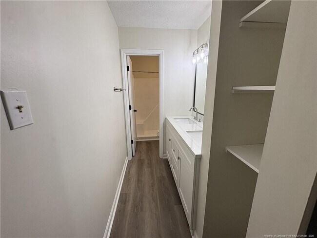Building Photo - 491 Oates Dr