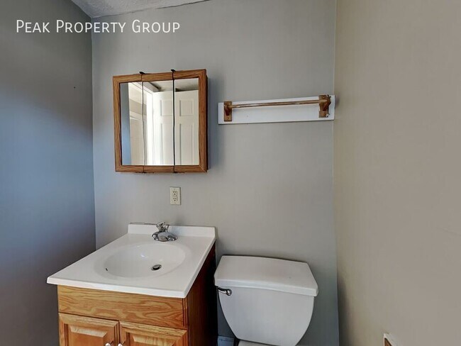 Building Photo - 1394 Indianola Ave