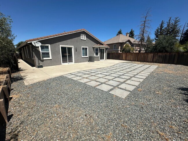 Building Photo - 2608 St Andrews Dr