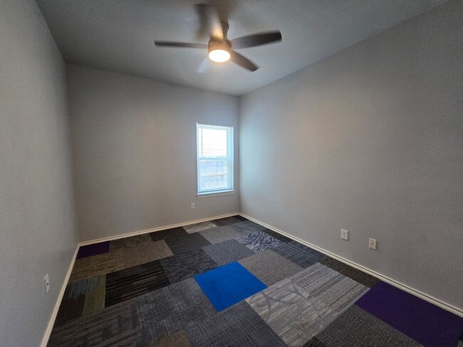 Building Photo - Charming Single Story 4bed 2 bath home in ...
