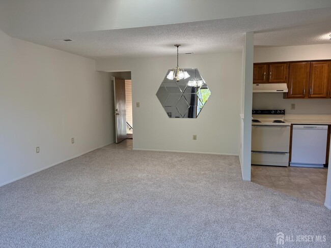 Building Photo - 2104 Aspen Dr