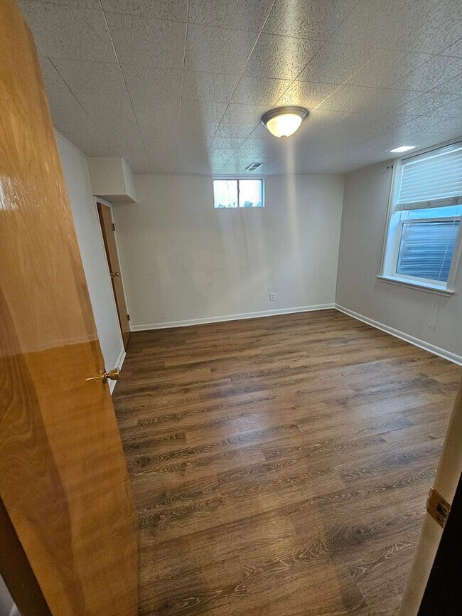 Building Photo - 4 bed 2 bath Home in Murray