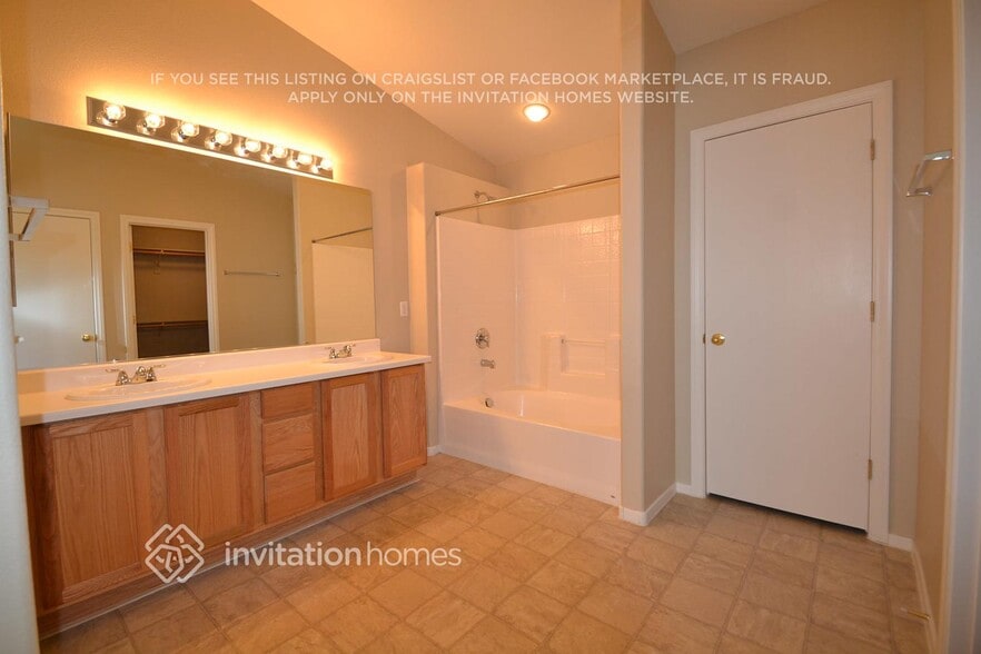 Building Photo - 528 E Riding Crop Ave