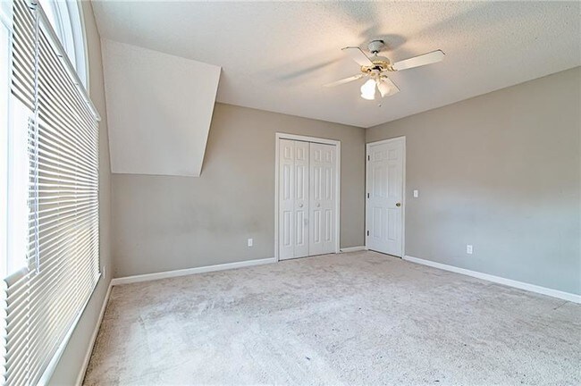 Building Photo - 3503 Pine Grove Dr
