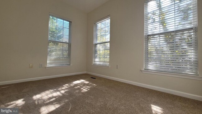 Building Photo - 13037 Town Commons Dr