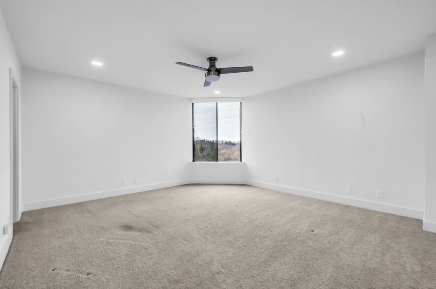 Building Photo - 6666 Brookmont Ter