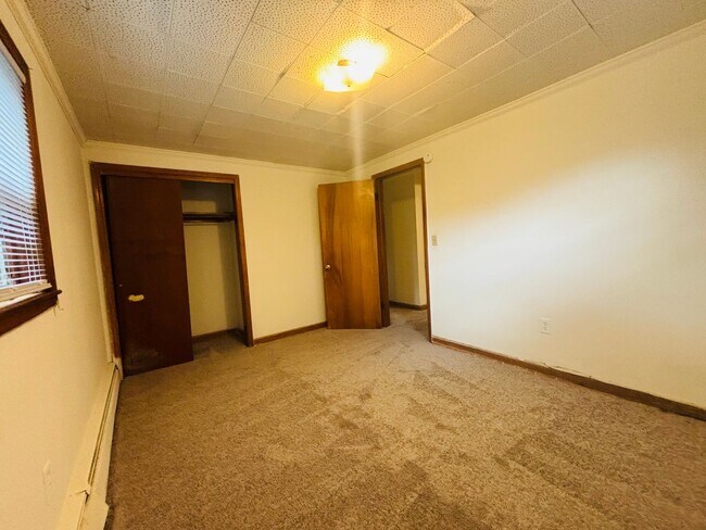 Building Photo - 208 Broce Dr