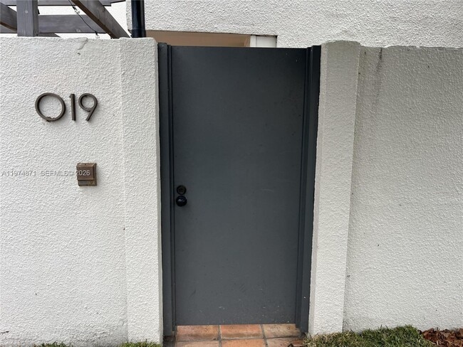 Building Photo - 4702 SW 67th Ave