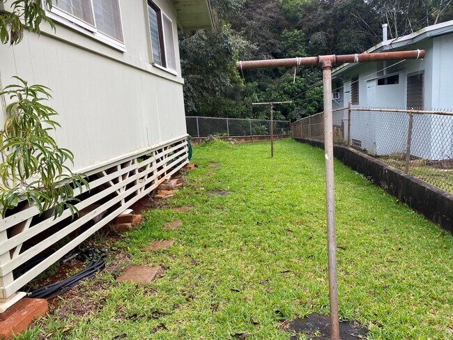 Building Photo - Mililani 2 Bed, 1 Bath Rental with Washer + Dryer