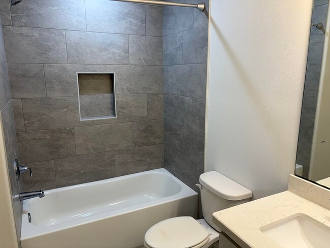 Building Photo - 402 Placido Dr