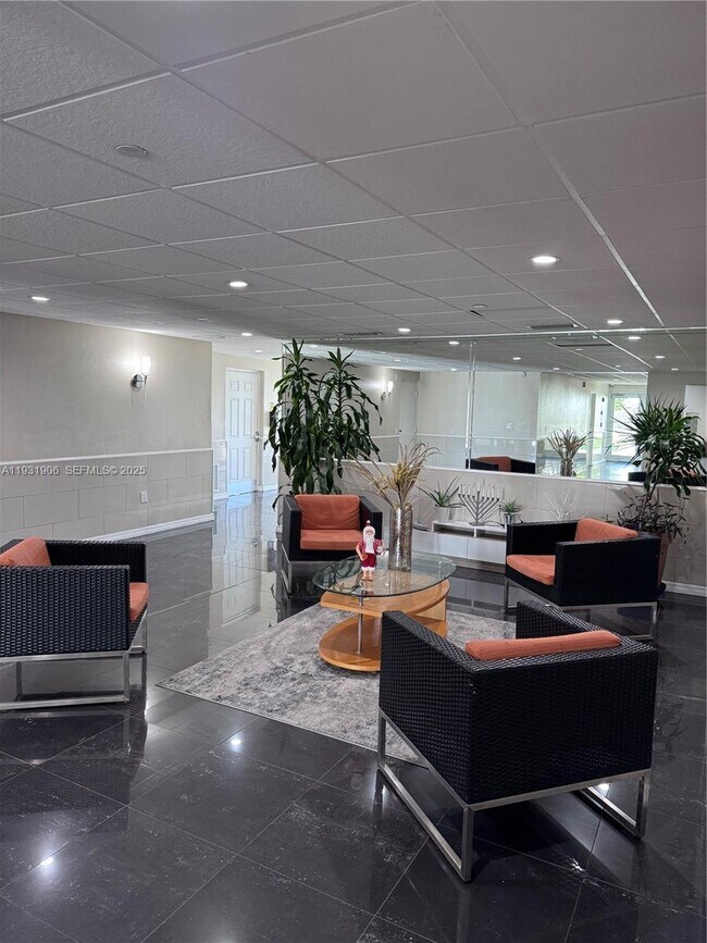 Building Photo - 17900 N Bay Rd