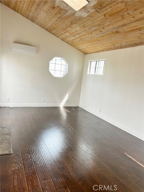 Building Photo - 613 Poinsettia Ave