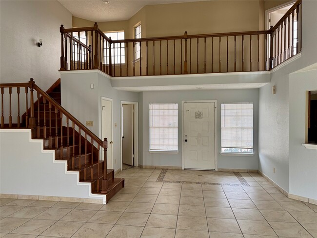 Building Photo - 6218 Ladera Dr