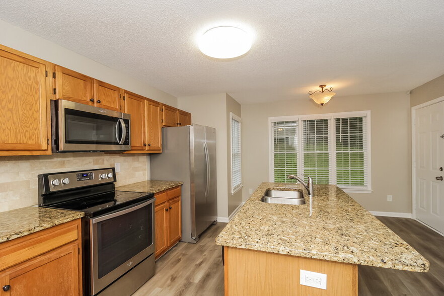 Building Photo - 1785 Fairfax Dr