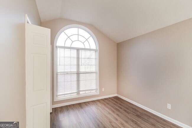 Building Photo - 1376 Trafalgar Way