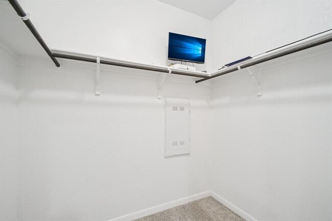 Building Photo - 1801 Fairhaven Gtwy