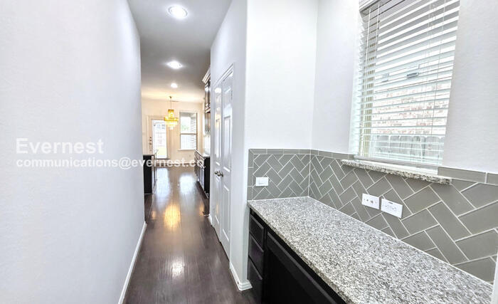 Building Photo - 4811 Sunset Park Ln