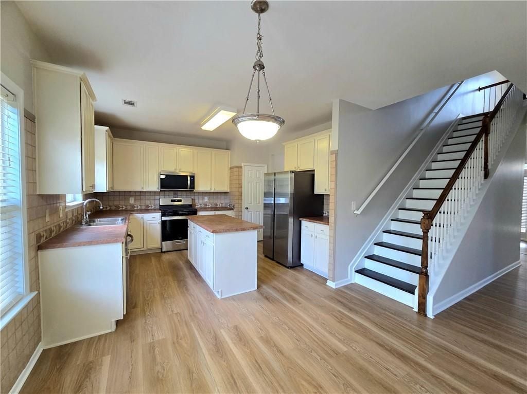 Building Photo - 621 Roxtree Ct NE