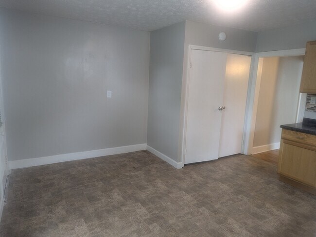 Building Photo - 122 Rolling Acres Dr