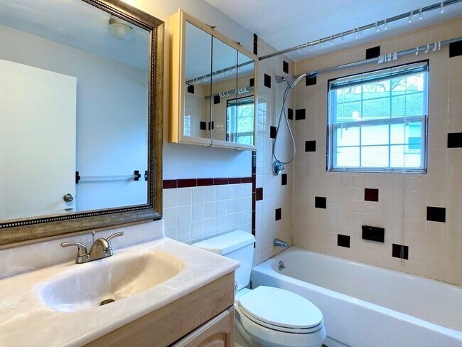 Building Photo - 25 Columbia Ave