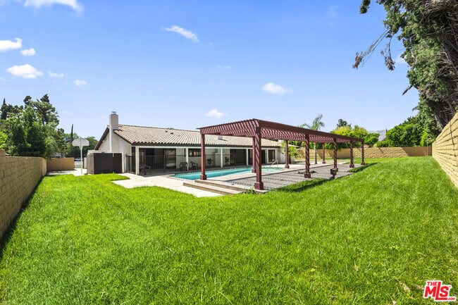 Building Photo - 9724 Bothwell Rd