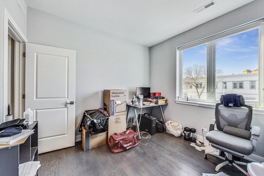 Building Photo - 3620 W Irving Park Rd