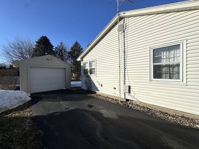 Building Photo - 1368 Spruce Ave