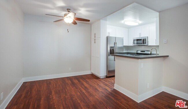 Building Photo - 5736 Las Virgenes Rd