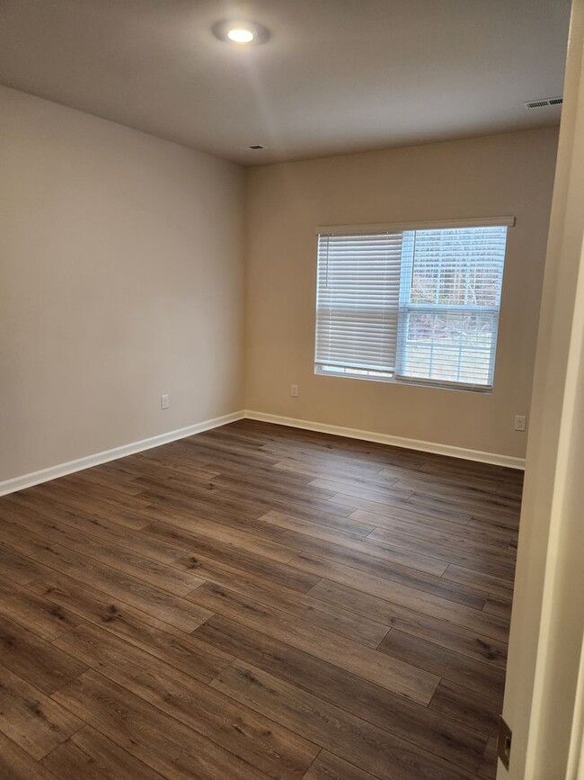 Building Photo - Brand-New Townhome for Rent!