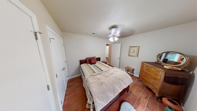 Building Photo - 9215 Hunters Trace E