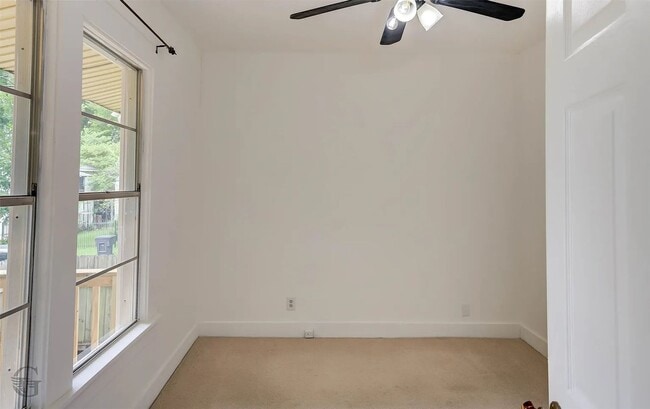 Building Photo - 859 Linden St