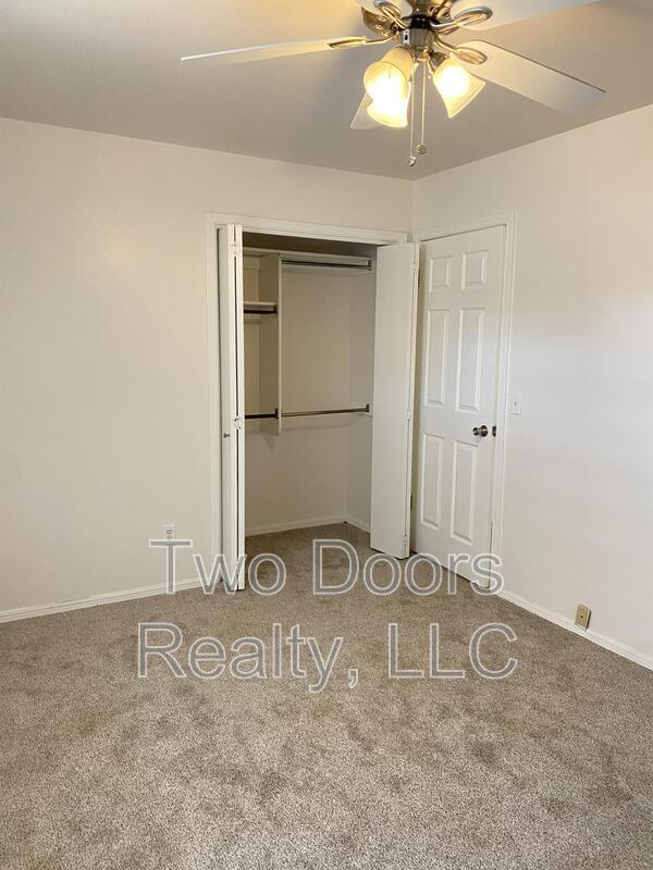 Building Photo - 304 Linda Ln