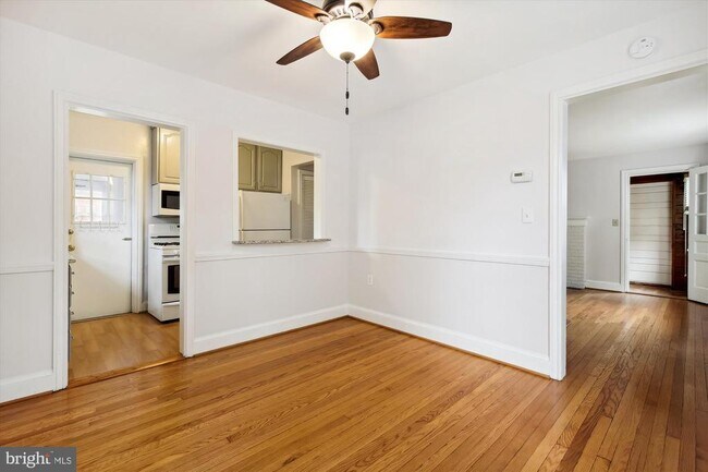 Building Photo - 619 S Garfield St