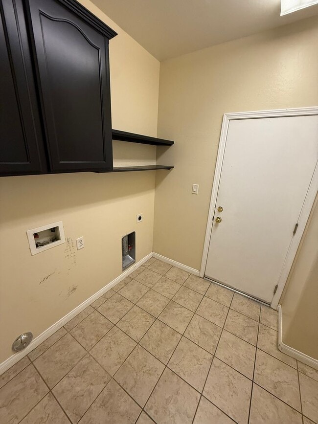 Building Photo - Spacious 4-Bedroom Home in Terra Vista