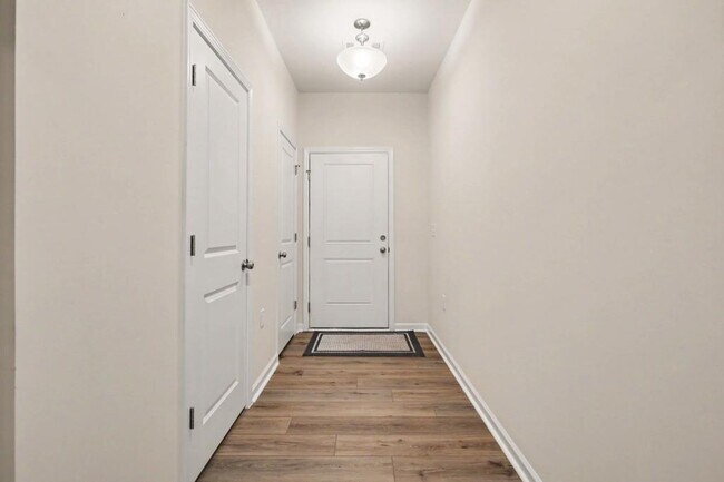 Building Photo - 909 Falls Grove Trl