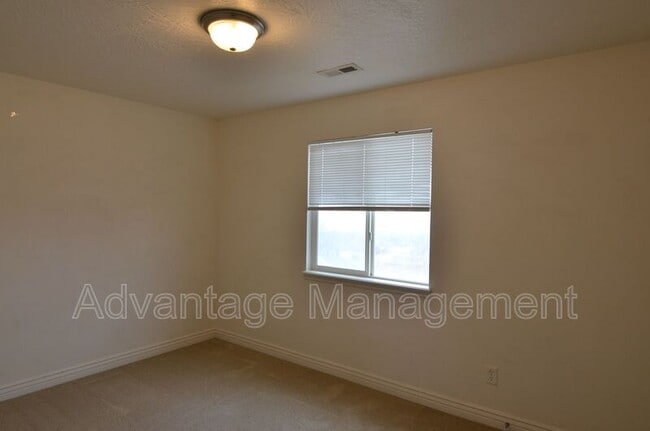 Building Photo - 4044 S Lake Vista Dr