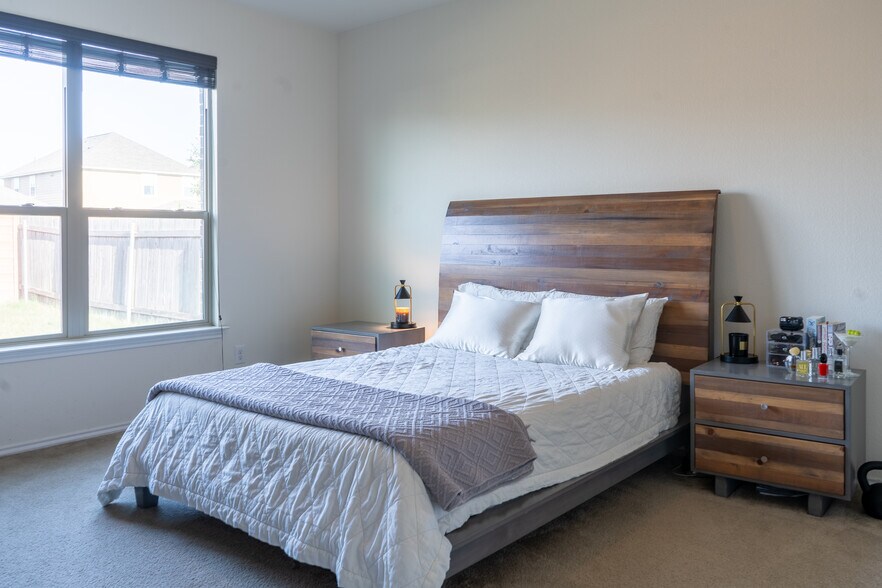 Building Photo - 14101 James Garfield St