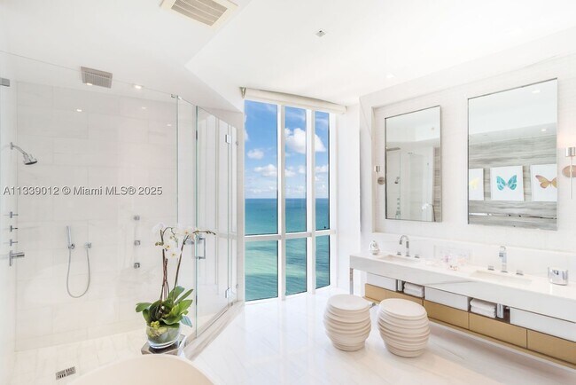 Building Photo - 16001 Collins Ave