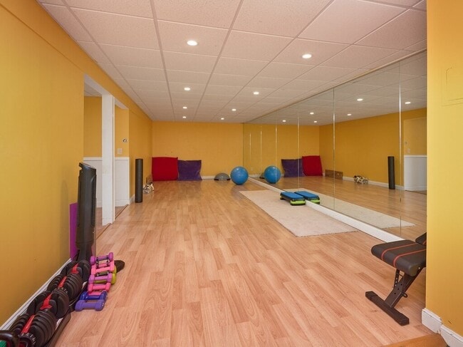 Building Photo - 8 Kalamat Farms Cir