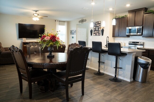 Building Photo - 4207 Lorisa Dr