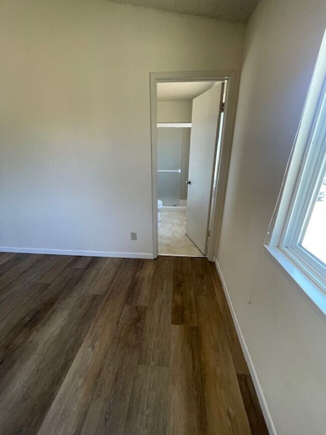 Building Photo - Four bedroom two and half bath on the uppe...
