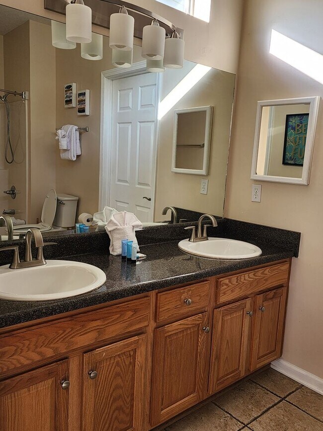 Building Photo - Palm Cove