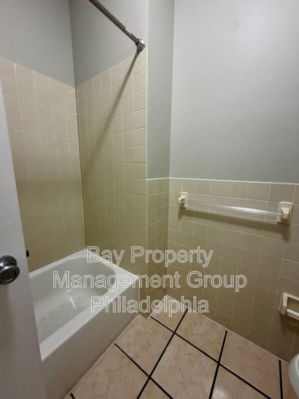 Building Photo - 2725 E Lehigh Ave