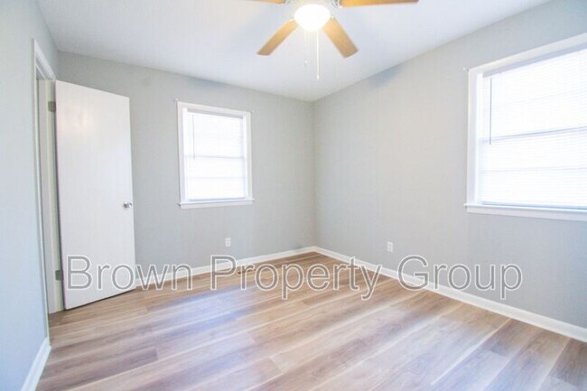 Building Photo - 4705 Beaufort Dr