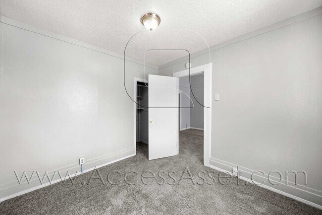 Building Photo - 307 W Sumner Ave