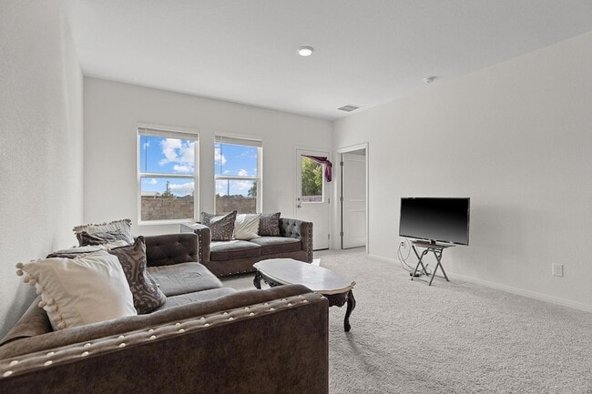 Building Photo - 1003 Sika Cv